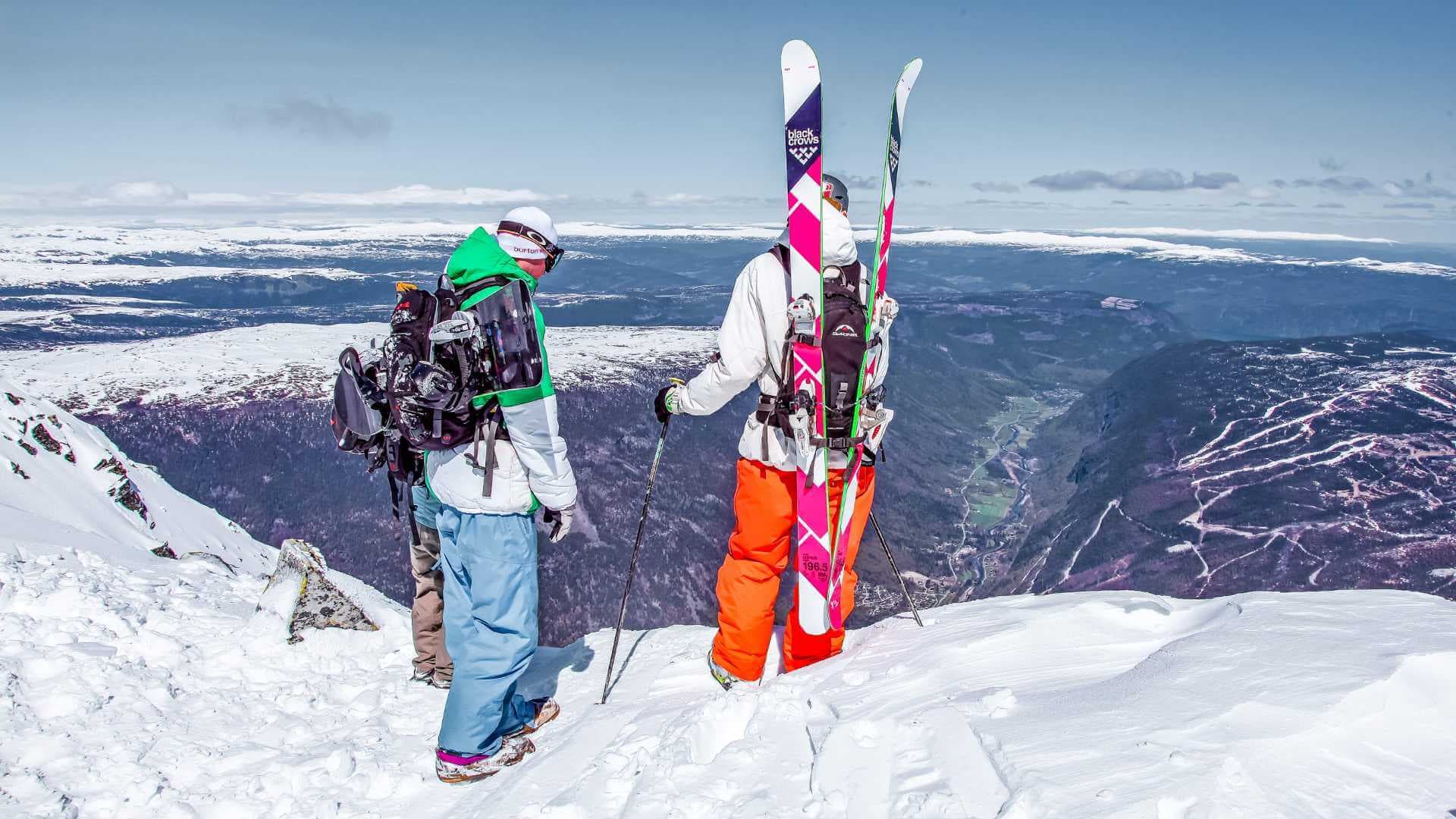 Skiing from Gaustatoppen