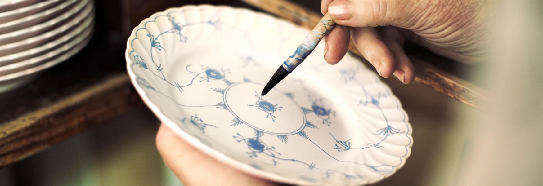 plate that is painted with a straw pattern on Porsgrund Porselen