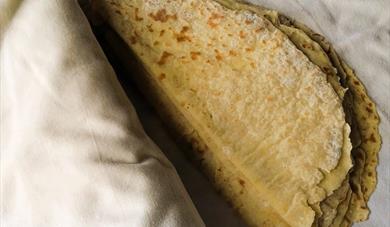 Baking, åkerarbeid og skoing av hest