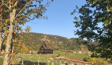 Olsokgudsteneste og kyrkjegardsvandring
