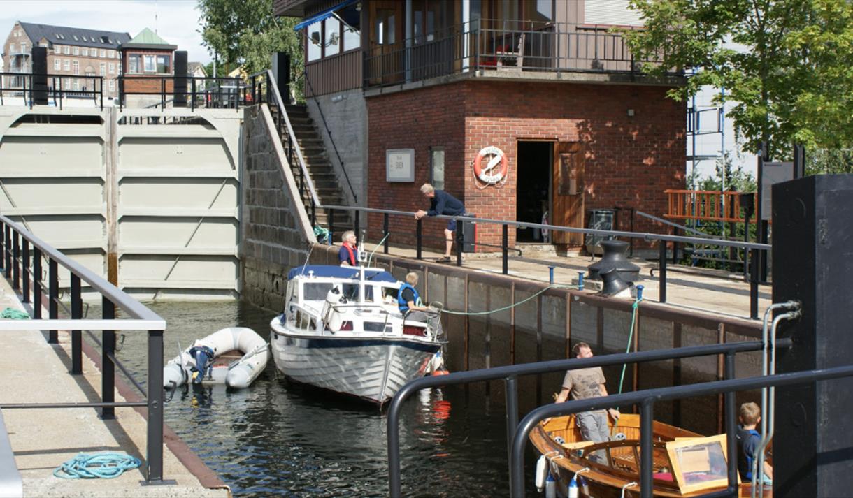 leisure boat in the Skien lock