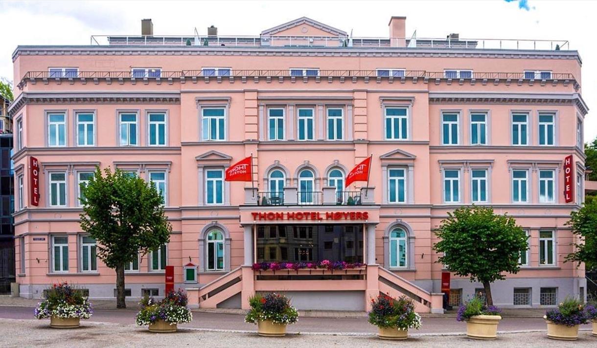 the facade of Thon Hotel Høyers