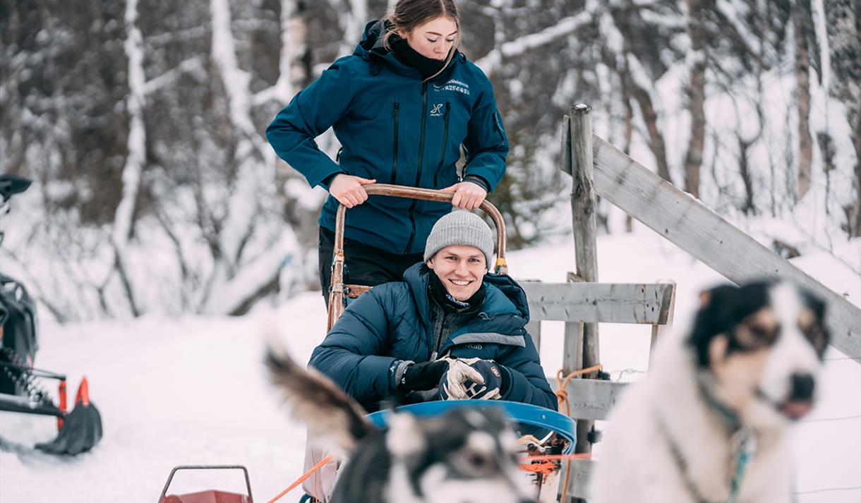 dog sledding with Telemark Husky Tour