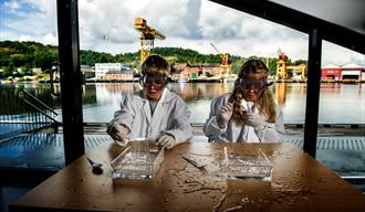 children experimenting at DuVerden