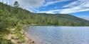 walk around the lake at the mountain farm Gavlesjåstulen