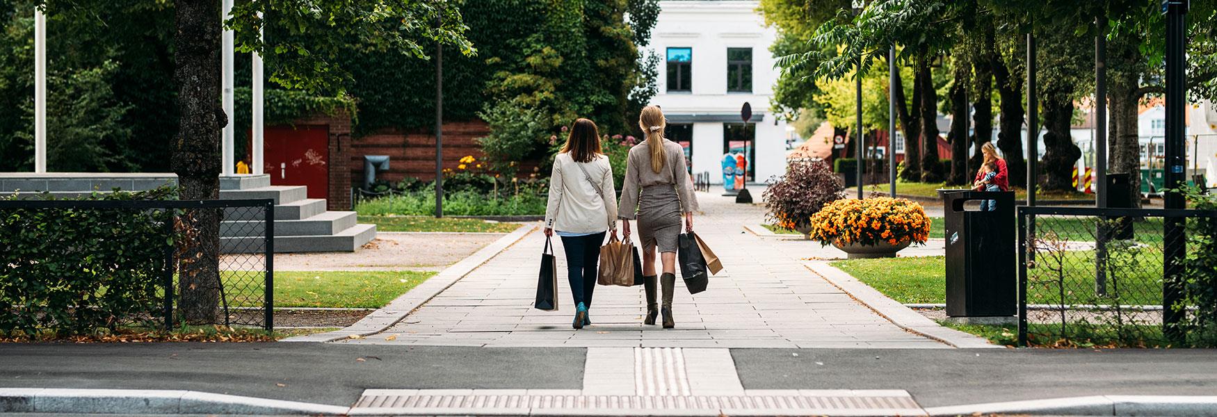 2 girls on a shopping trip in Porsgrunn