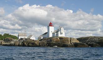 langøytangen lighthouse seen from the water