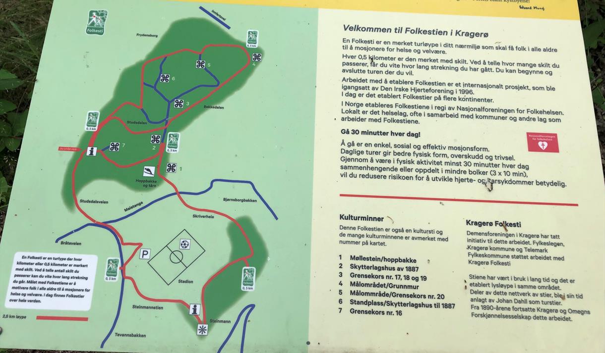 The folk trail in Kragerø is 2.5 km long and has a sign for every 0.5 km you´ll pass. More information with map you´ll find close to the Steinmann vie