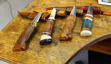 knives that have been made at the Raulandsakademiet