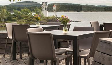 terrace with table and chairs and views of the water at Quality Hotel Skjærdården in Langesund 
